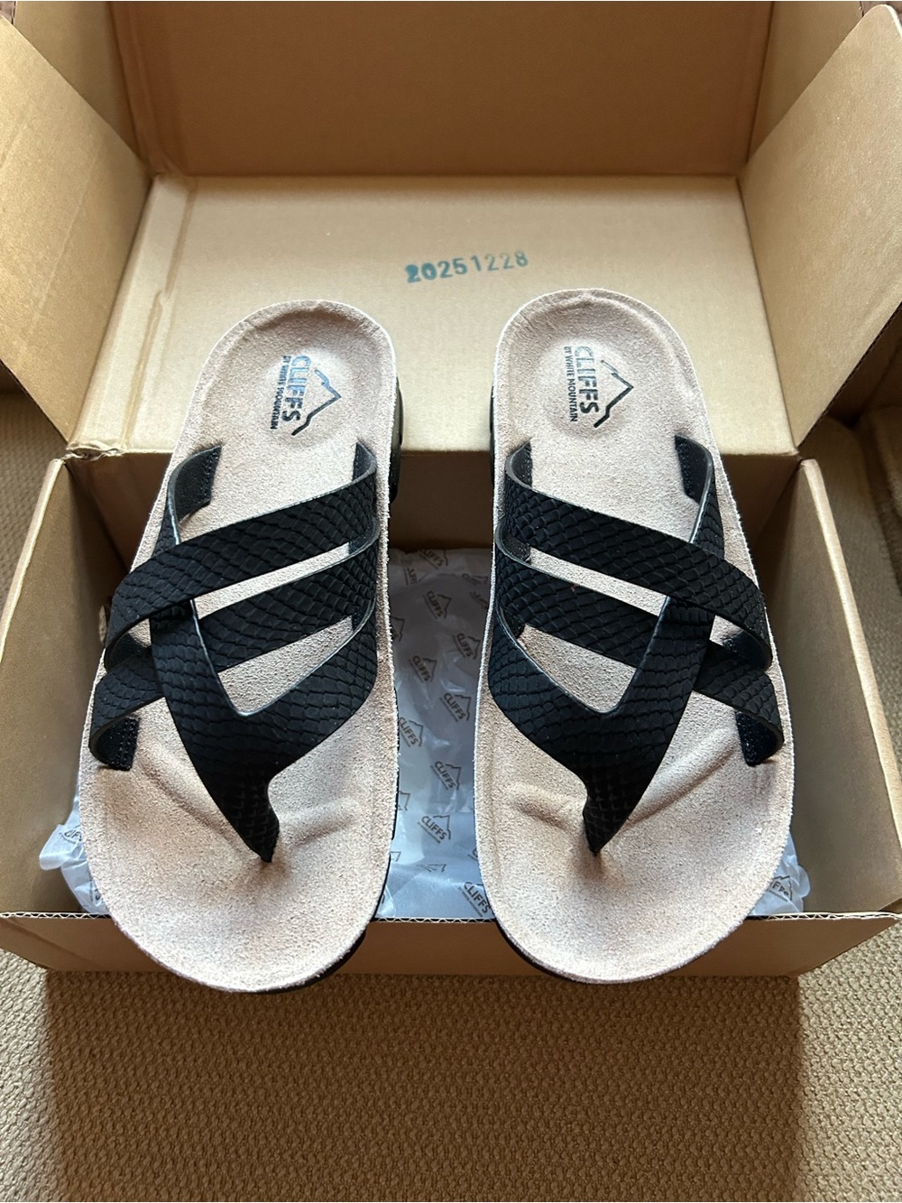 Womens black sandals Cliffs by WHITE MOUNTAIN Black Bertina Sandals New in Box